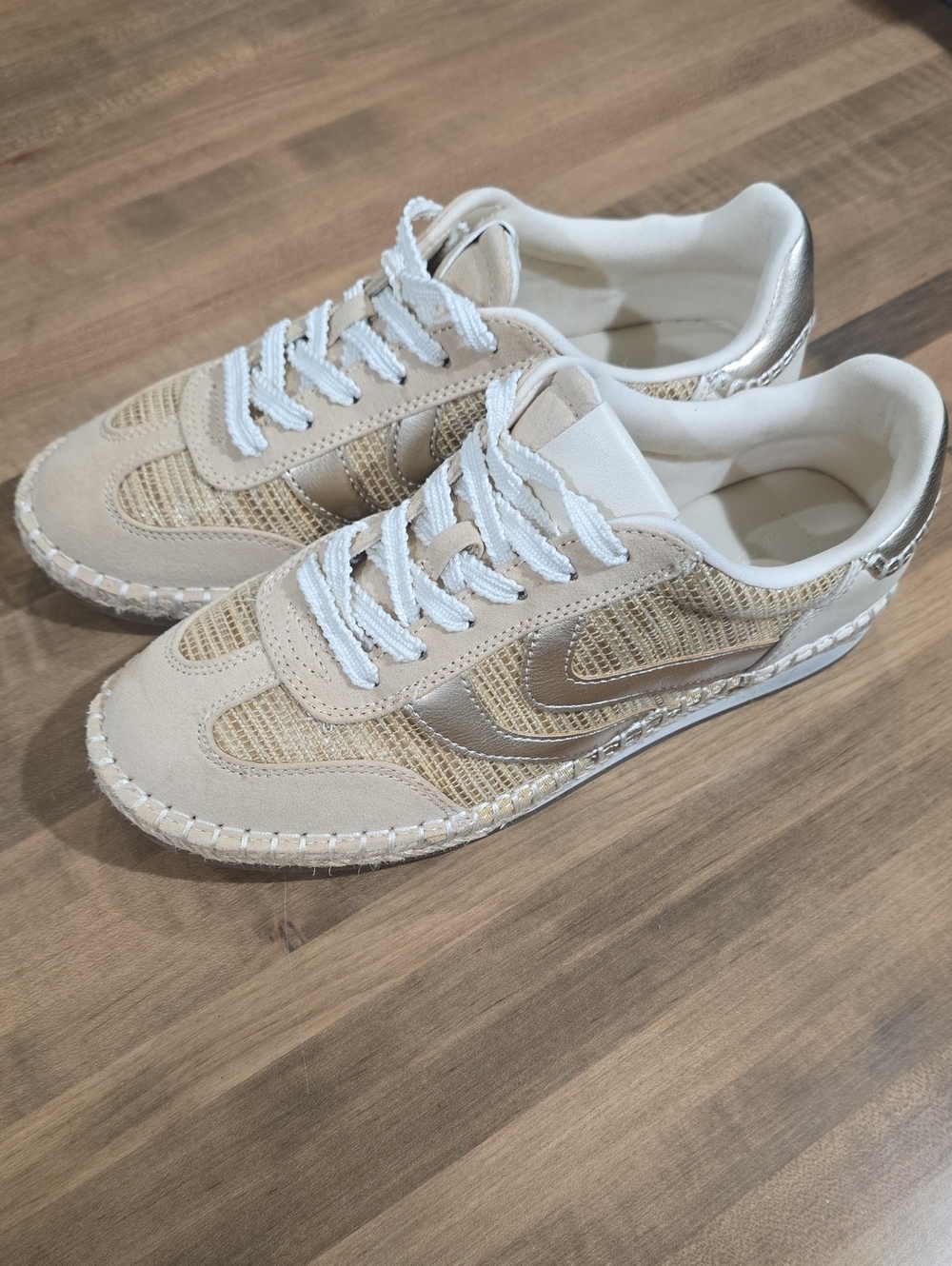 [BRAND NEW] Universal Thread Natural And Metallic Gold Sneakers With Memory Foam